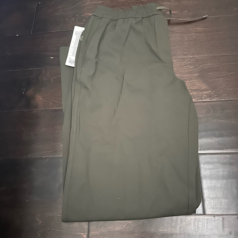 Lululemon Straight-Leg Mid-Rise Pant Luxtreme